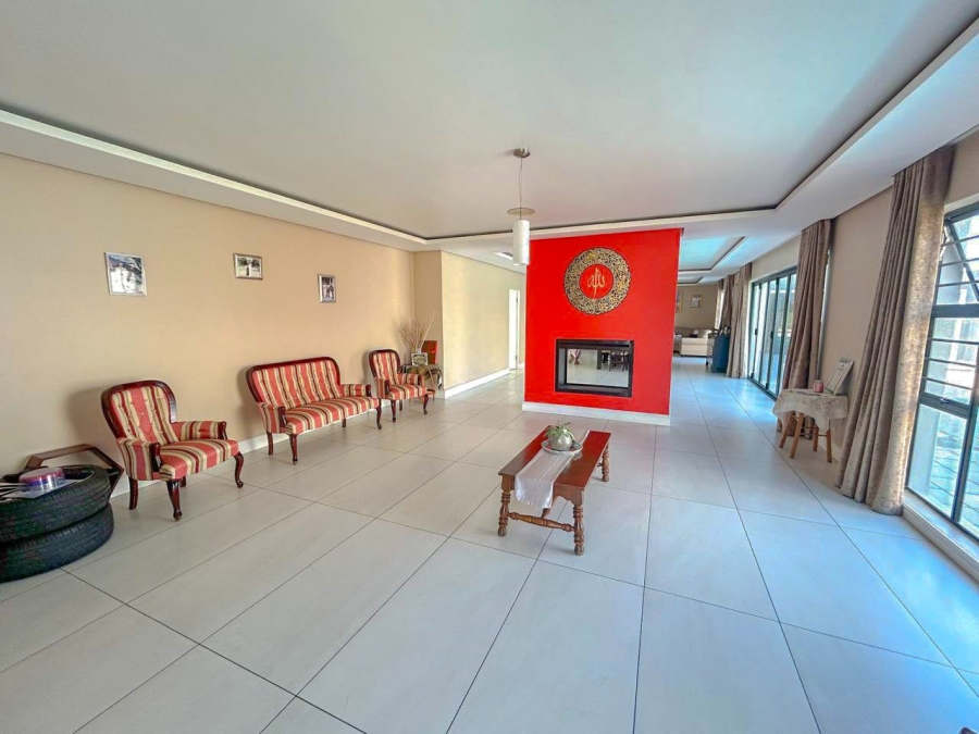 5 Bedroom Property for Sale in Zeekoevlei Western Cape